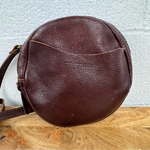 Portland Leather Goods Circle Crossbody Bag – Pebbled Leather Brown - Picture 3 of 16